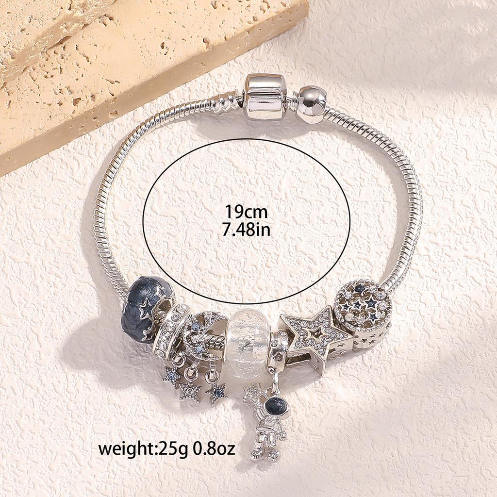 Women's Fashionable and Diverse Astronaut Star, Starfish Element Bracelet, Design Sense, Daily Wear Jewelry