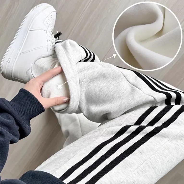 

Женские серые флисовые широкие спортивные штаны - Большой размер, в стиле ретро-полоски, повседневный стиль осень/зима 2025. 3XL