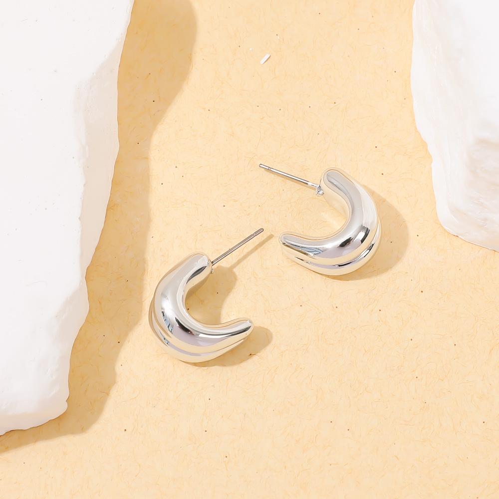 Retro Doudou C-shaped stud earrings French texture sense personalized fashion versatile light luxury sense wide face ear jewelry women