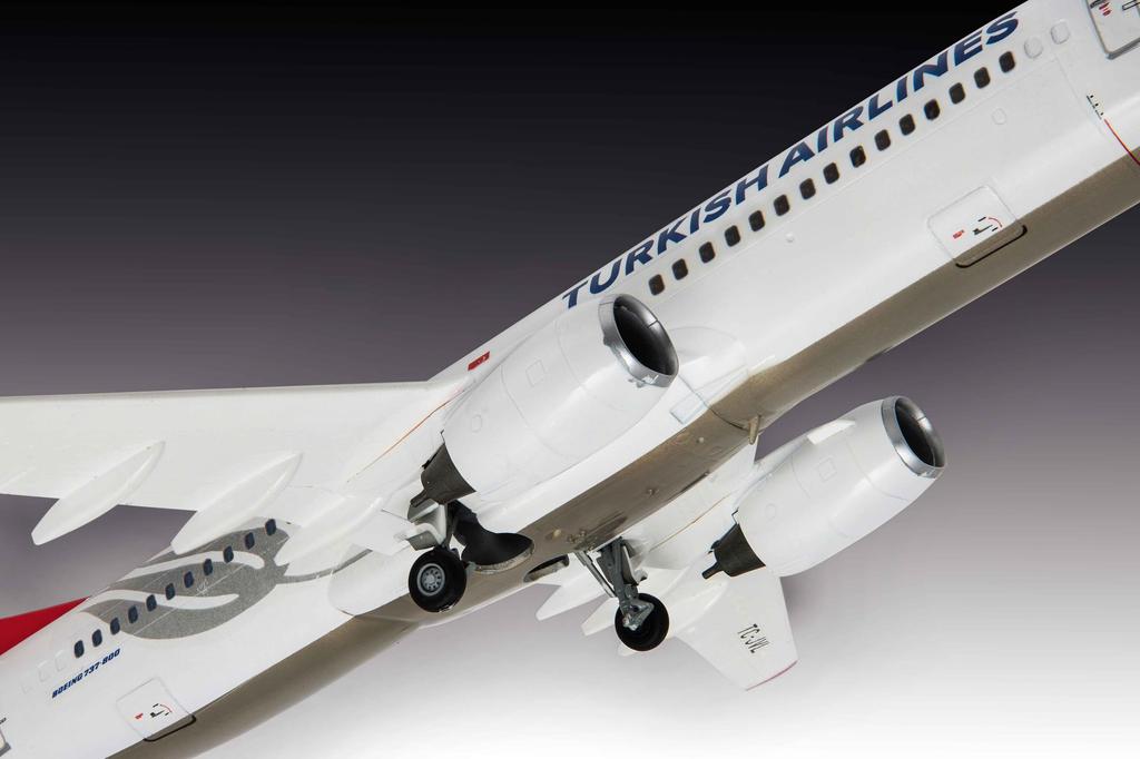 German Revell 1/144 Boeing 737-800 Turkish Airlines Plastic Model Kit 03772 (Airplane)
