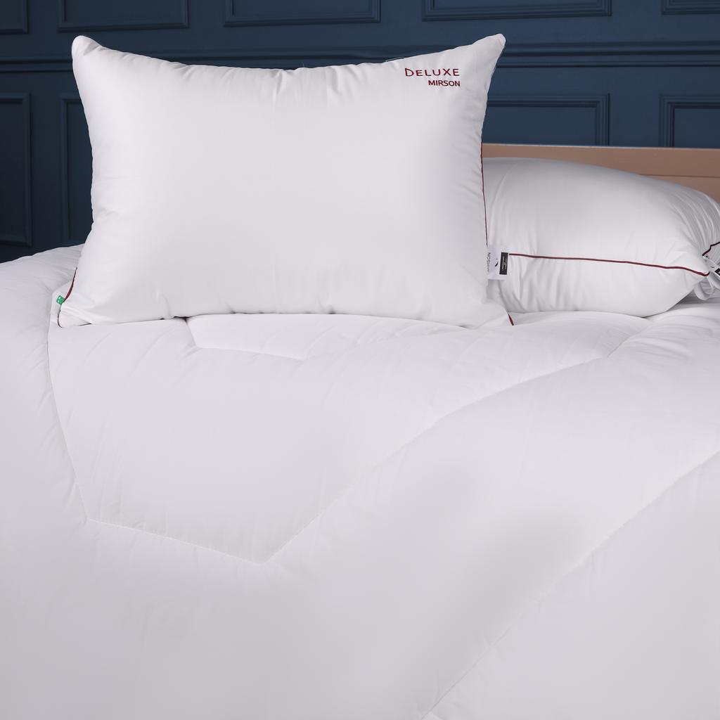 Polyester (Anti-Allergen) Bettdecke Deluxe Nr. 1307 100% Baumwolle, 100% Polyesterfüllung. Alle Jahreszeiten.