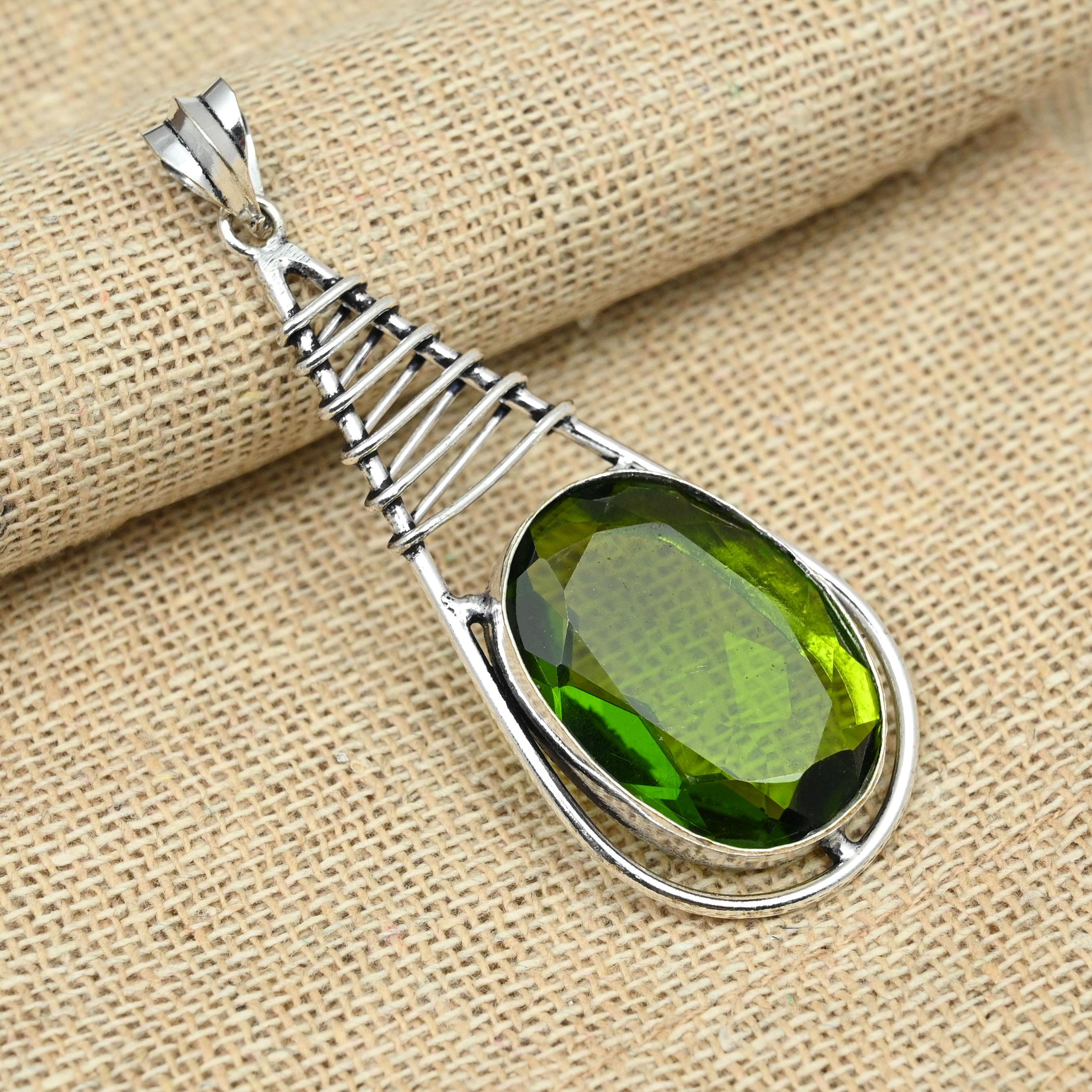 

Драгоценный камень перидот, ювелирные изделия из стерлингового серебра 925 пробы, зеленый изысканный кулон ручной работы, ювелирные изделия для нее 2.75 Inches зелёный