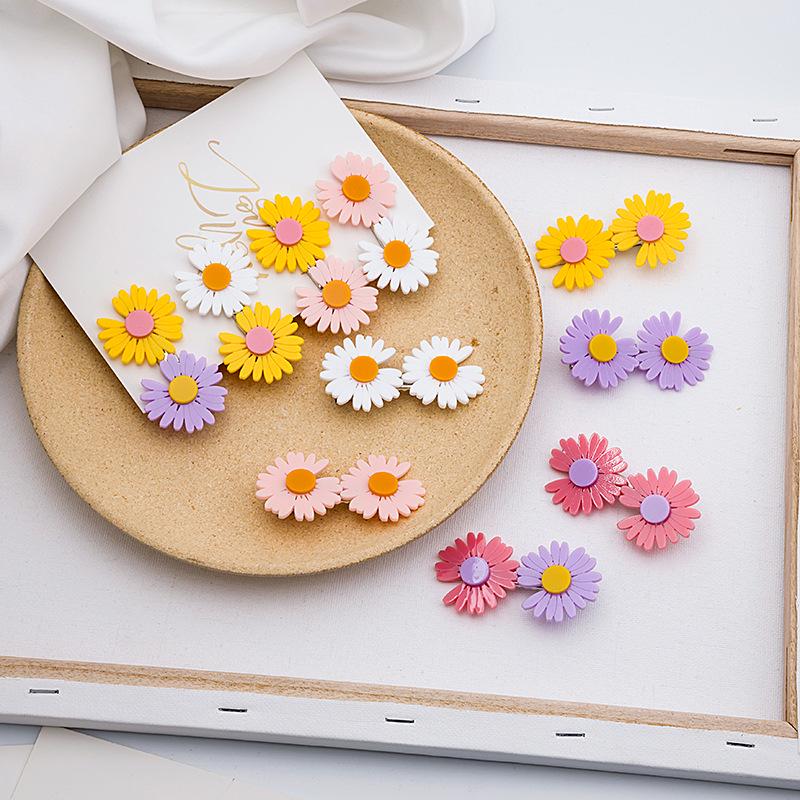 Clips de păr nou de primăvară/vară coreean cu margarete colorblock: Clips de păr proaspăt stil Hyuna cu cioc de rață și clips de sus