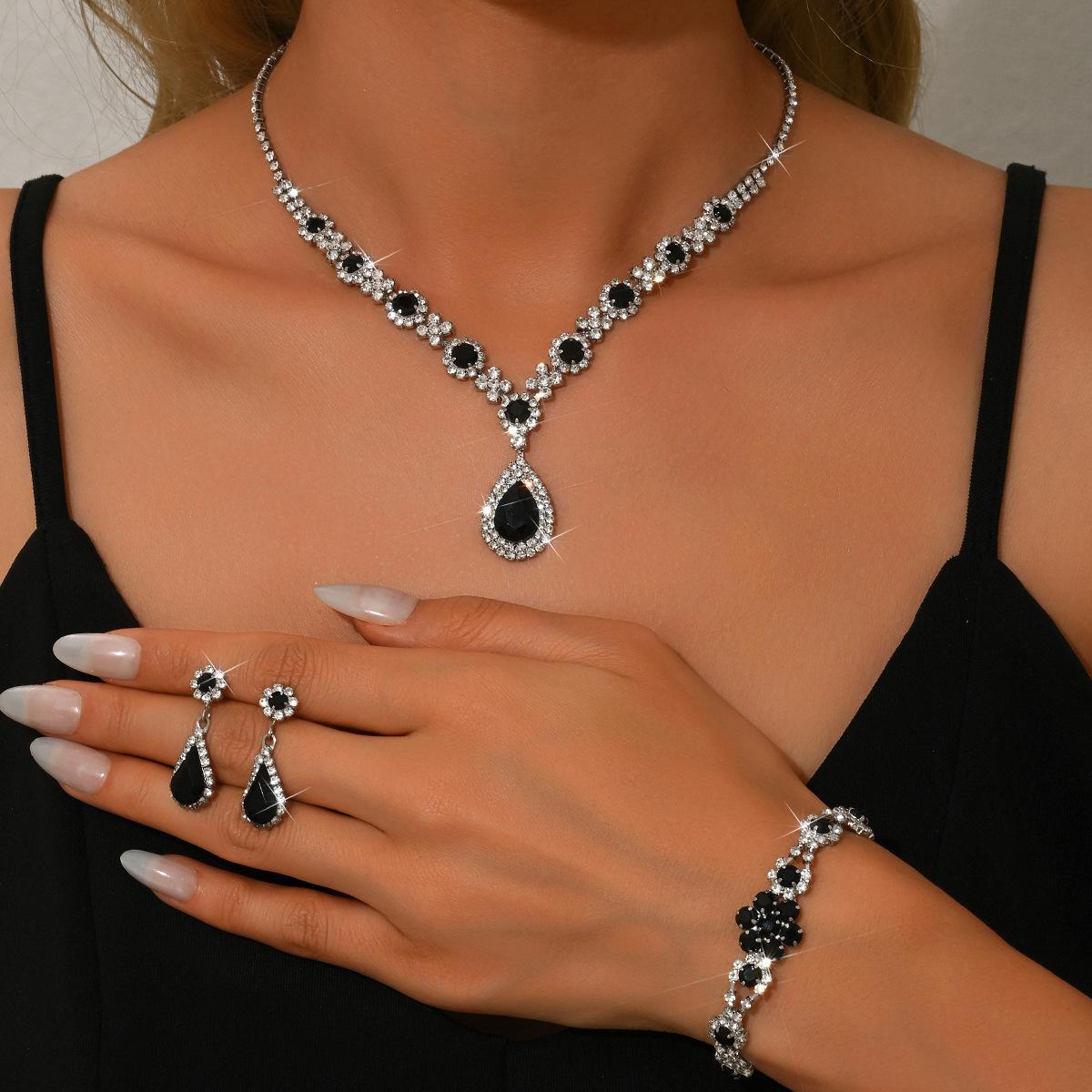 

Fashion Green Blue Red Rhinestone Necklace Earrings Bracelet Set Color Full Diamond Three-Piece Set