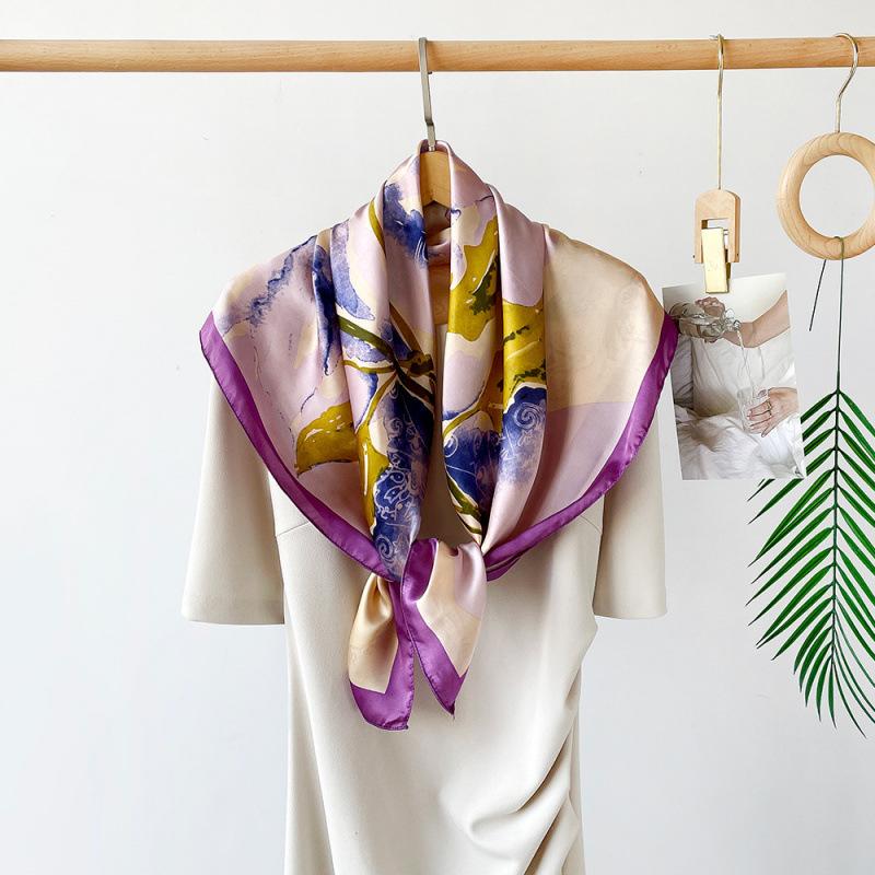Seidenschal für Damen Frühling und Sommer Neu Satin Bedruckt Imitation Seidenschal Großes Quadratisches Tuch Temperament Schal Kopftuch