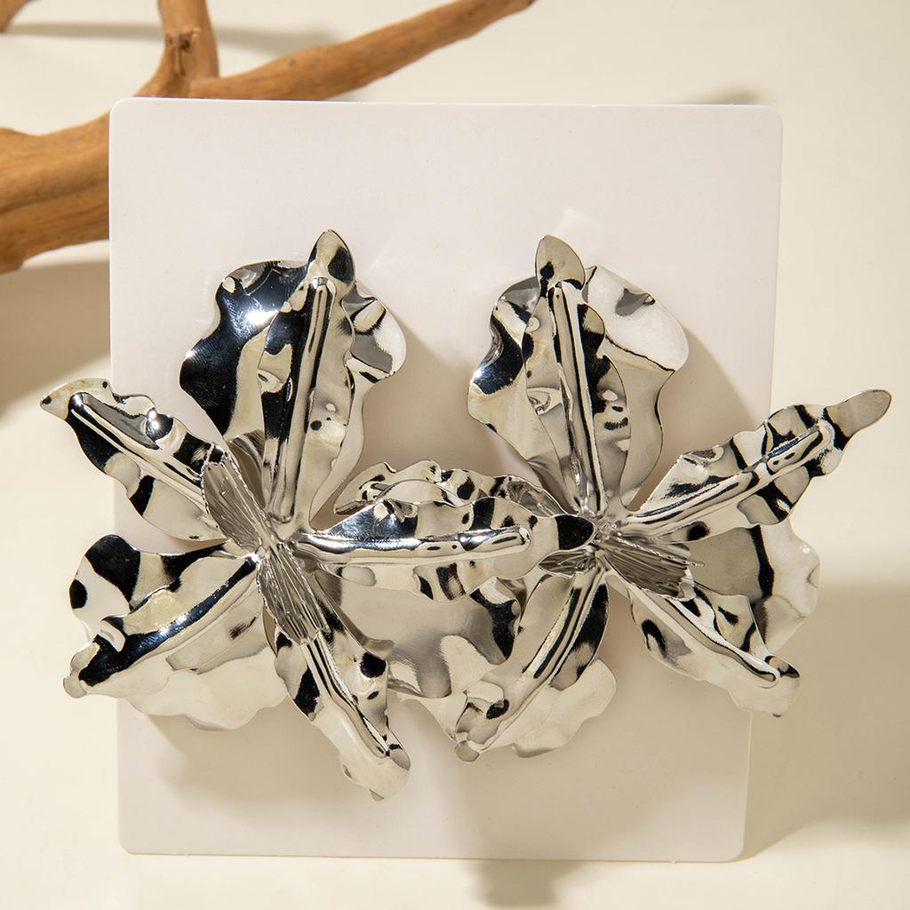 Exquisite temperament flower earrings, geometric exaggerated matte stud earrings