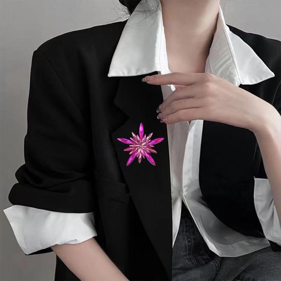 Shining Rhinestones Brooch Pin Fine Workmanship Colorful Irregular Star Shape Pin Costume Accessories