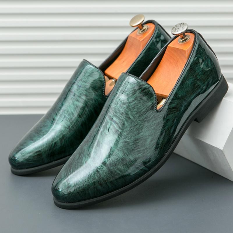Fashion New Driving Loafers Men's Pointed Mirror Patent Leather Casual Shoes Wedding Dress Homecoming Footwear Zapatos Hombre