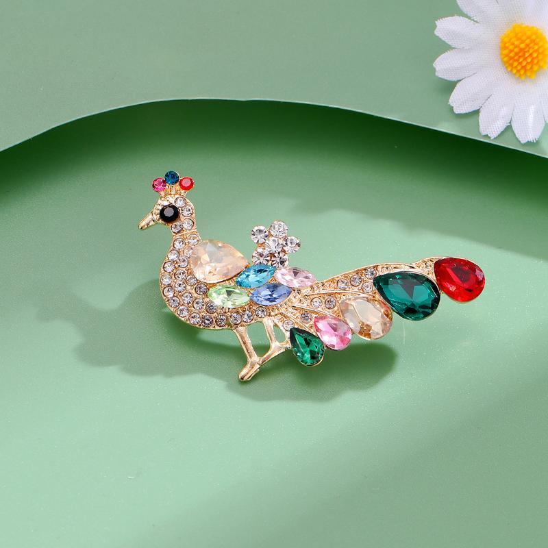 Creative Luxurious   Peacock Brooches For Women Clothing Coat Jewelry Accessries Gifts