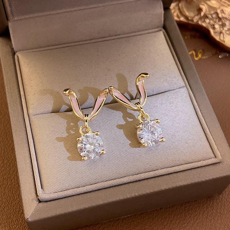 

Korean Fashion S925 Silver Rabbit Stud Earrings - Exquisite, Niche Design for an Advanced, Cold Style Temperament
