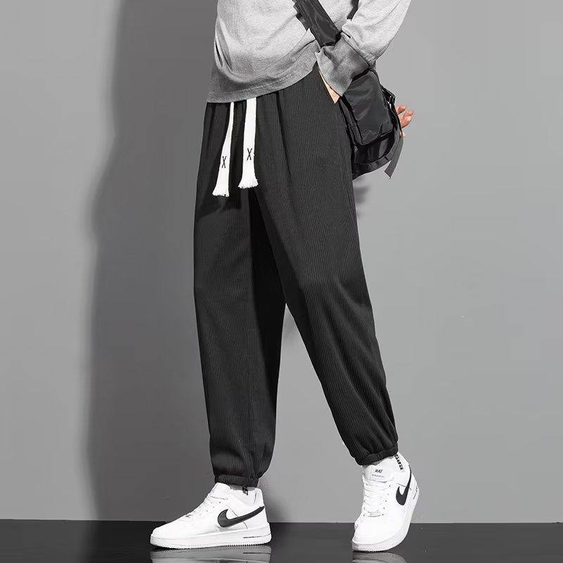 

Брюки мужские летние тонкие свободные драпирующиеся спортивные штаны с завязками на щиколотках и широкими штанинами, спортивные повседневные брюки M