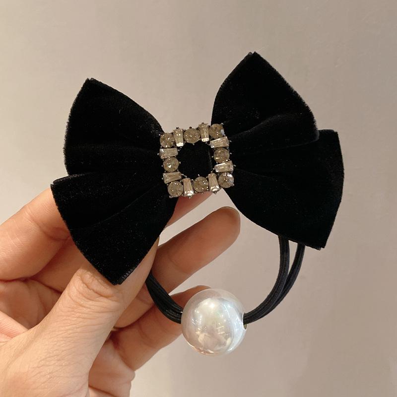 

Элегантная черная бархатная резинка для волос с бантом из страз для низких хвостов