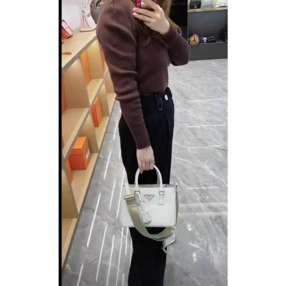 Leder-Damenhandtasche, tragbare Schulter-Umhängetasche, Killer-Tasche, Rindsleder-Tasche, Bacchus-Tasche, Beuteltasche, Faltentasche, Smiley-Tasche.