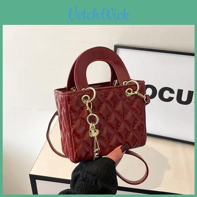 Mini crossbodytasje van PU in streetwearstijl met kettingriem, ideaal voor dagelijks gebruik.