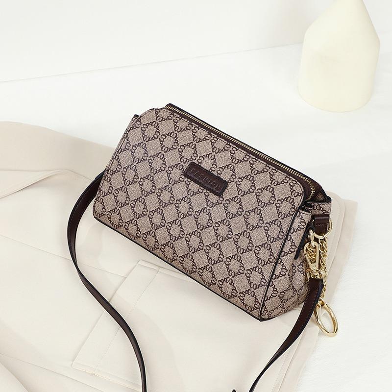 Bag Women's New Popular Messenger Bag Versatile Commuter Small Square Bag Fashion Design Shoulder Women's Bag