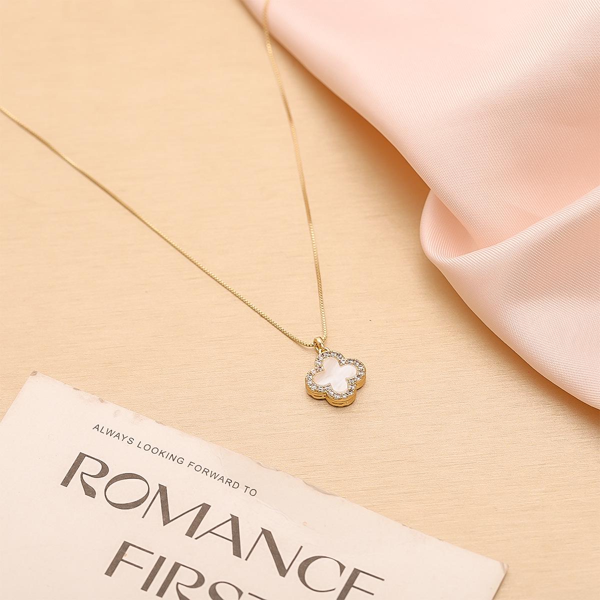 

Korean Double-Sided Clover Necklace: Women s High-End Fashion Pendant