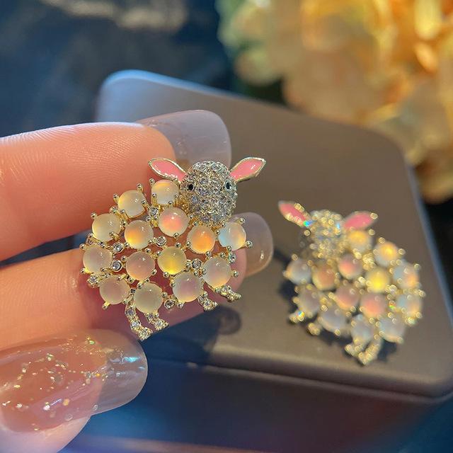 

Свежие серьги-иглы из серебра 925 пробы для женщин, изысканные серьги с кубическим цирконием, милые маленькие серьги-овцы, милые розовые, синие серьги с животными розовый