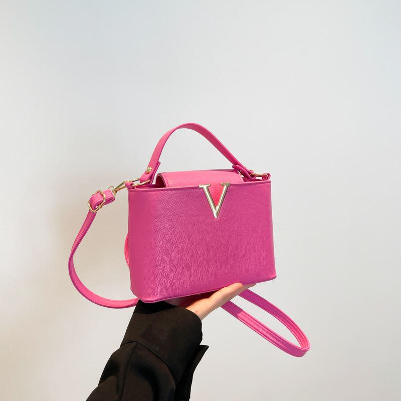 Fashion and high-end summer new light luxury texture niche versatile shoulder messenger handbag