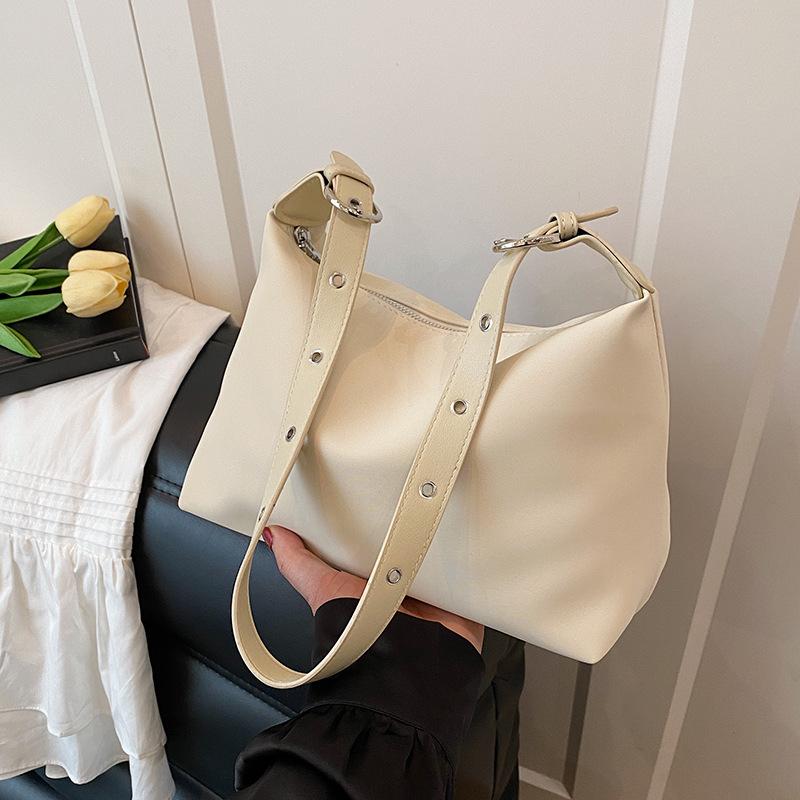 Retro bag women's large capacity 2025 new summer casual shoulder messenger bag Korean version texture commuter tote bag