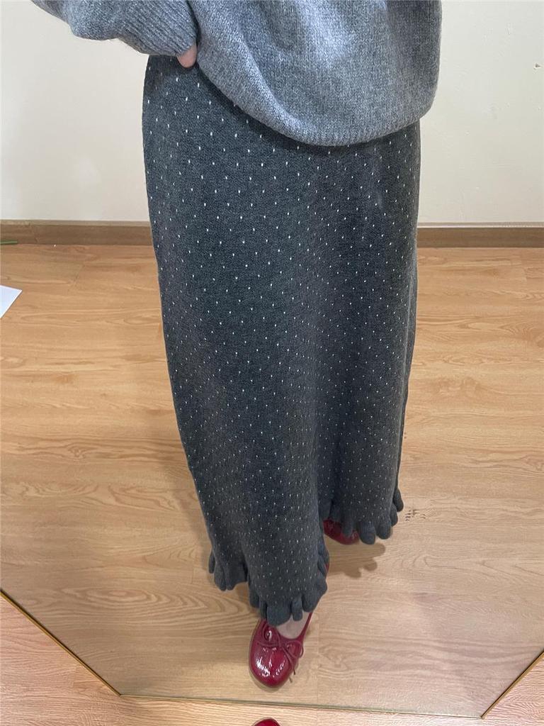 Women's French Black Polka Dot Knit Midi Skirt with Wood Ear Edge – Autumn/Winter High Waist Slim-Slit Design.