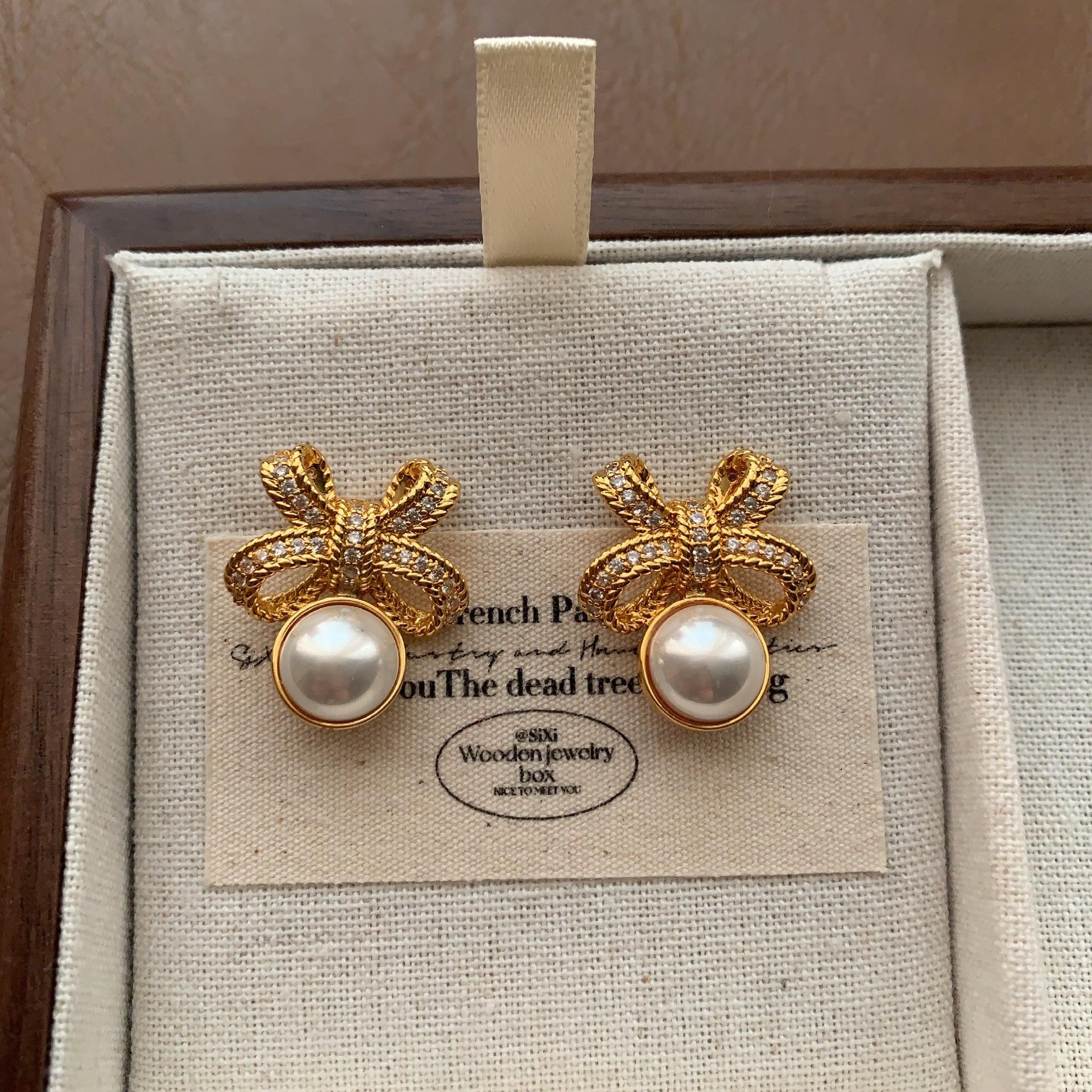 Gentle And Delicate Flower Pearl Zircon Stud Earrings Retro Loose Sweet Luxury Fashion Light Luxury High-End Earrings