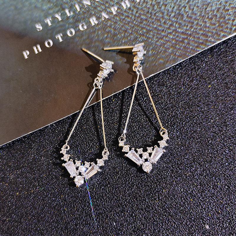 

Изысканный новый стиль для женских серег Длинные геометрические серьги-кисточки Темперамент Свадебные украшения для невесты Вечерние серьги