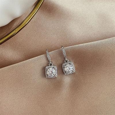 Nuovo orecchino da donna pendente in argento 925 di lusso con moissanite da un carato e zircone micro-intarsiato, un paio di orecchini per festival