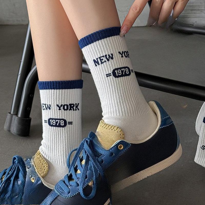 Women's Mid-calf Sports Socks for Autumn and Winter, Letter Striped Anti-odor Boneless Women's Long Cotton Socks