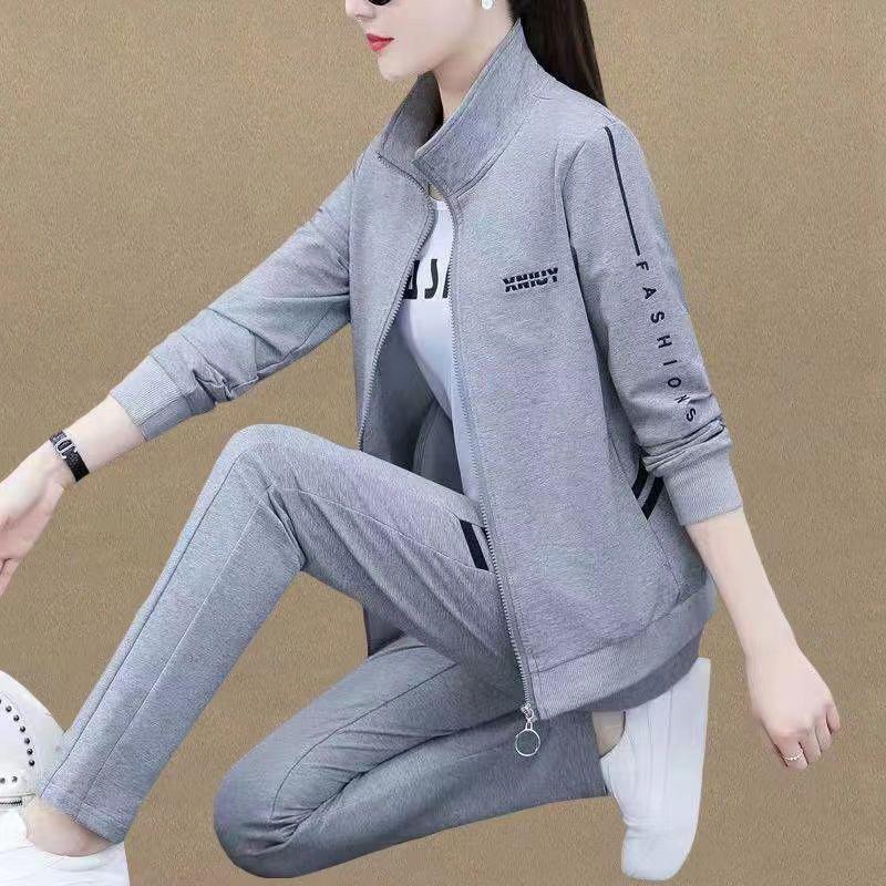 

Women s 2024 Spring/Autumn Sports Suit: Korean Style Casual Plus Size Three-piece Set for Middle-aged and Elderly Women. 3XL 128-140 jin