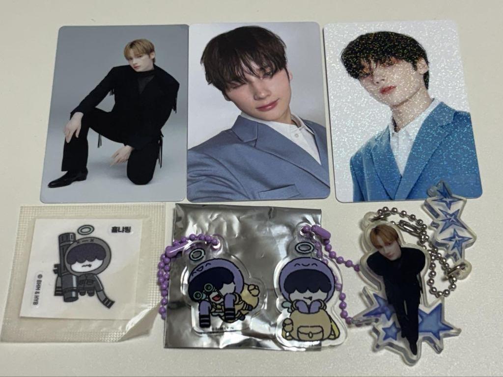 [USED] TXT Humunyarin Hueningkai ACT: TOMORROW Acrylic Keychain Trading Card