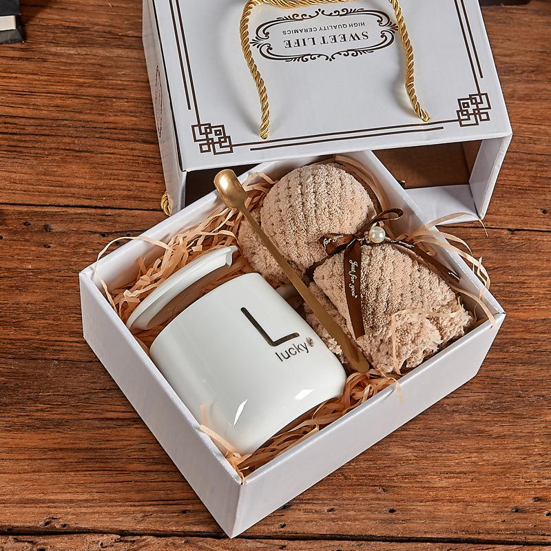 

Подарочная коробка на заказ к Празднику середины осени и Рождеству: Практичный набор детских сувениров для клиентов