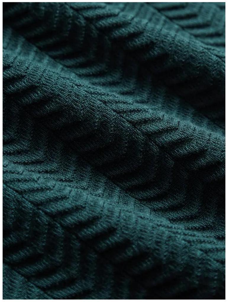 Italian Color-Block Men's Knit: Breathable Jacquard Texture, Loose Fit, Contrast Color, Round Neck, Short Sleeve.