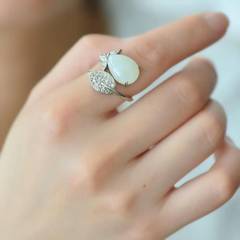 Innovative Trendy Hetian Jade Leaf Alloy Ring: Simple, Luxurious, and Fashionable Design