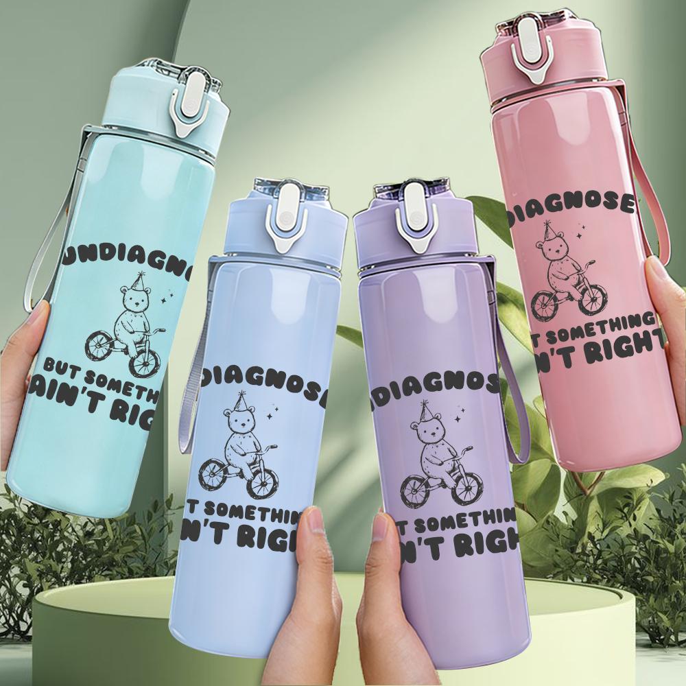 1PC Faint circular band text emblem print 750ml colorful plastic sports water bottle leakproof pop lid with straw for outdoor office home use