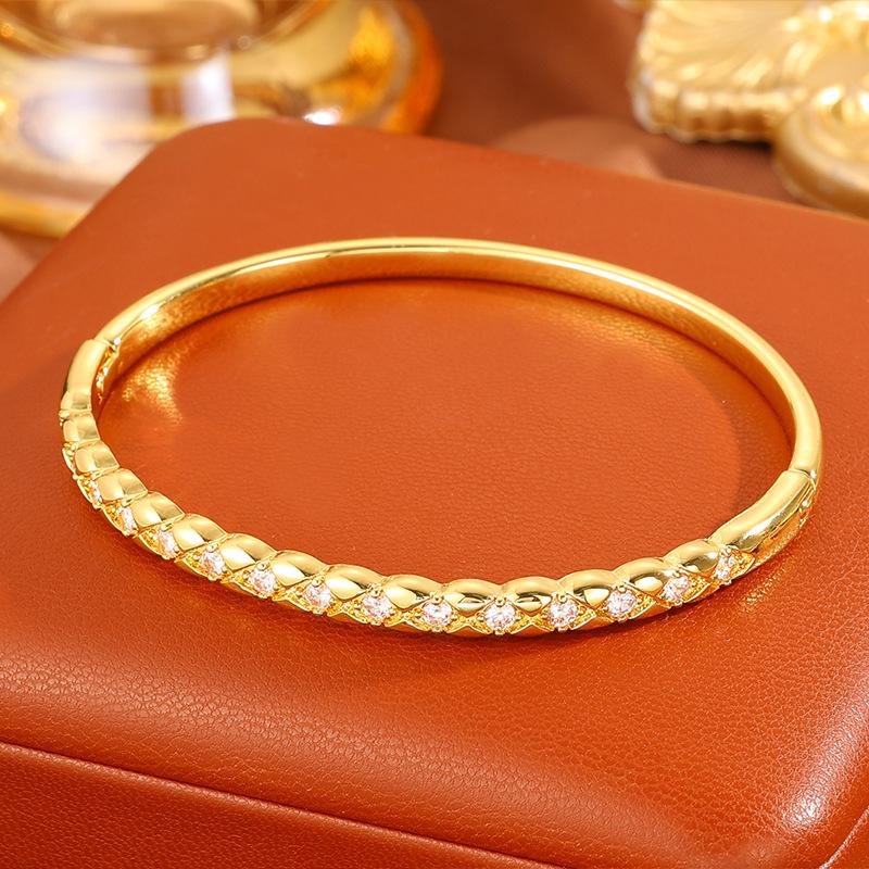 Classic Rhombus Pattern Bracelet, Fashionable and Fine Version Bracelet, High-end and Light Luxury One Size(18CM~21CM)