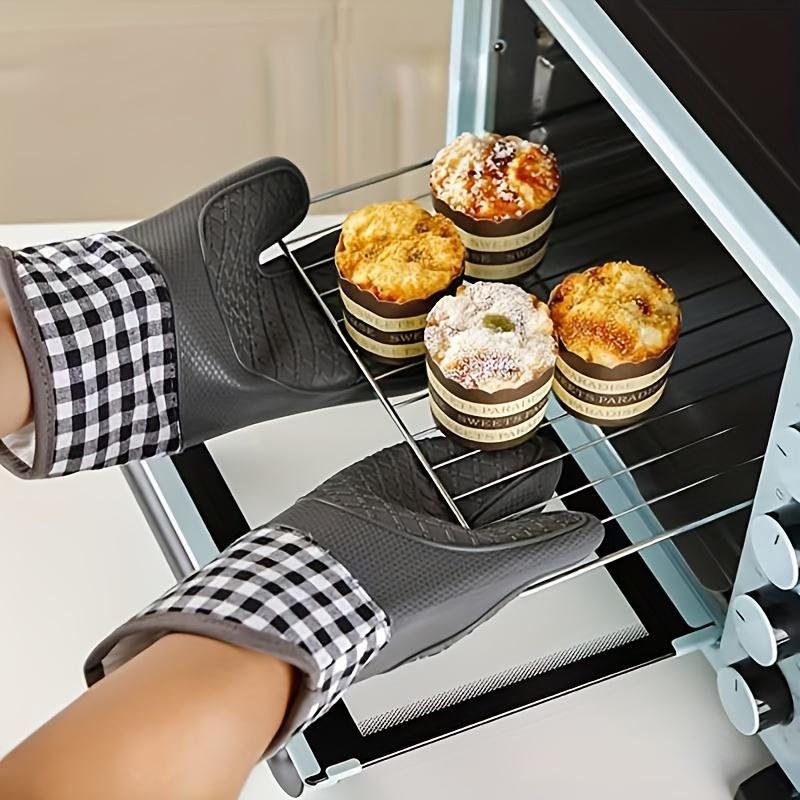 Silicone Oven Mitts - Soft, Comfortable, and Lightweight Kitchen Gloves for Easy Cleaning - Ideal for Baking and Cooking