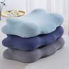 Ergonomický spací polštář z paměťové pěny Cloud Contour Polštář s dvojí výškou pro podporu krku s tunelem na ruce pro spáče na boku, zádech a břiše