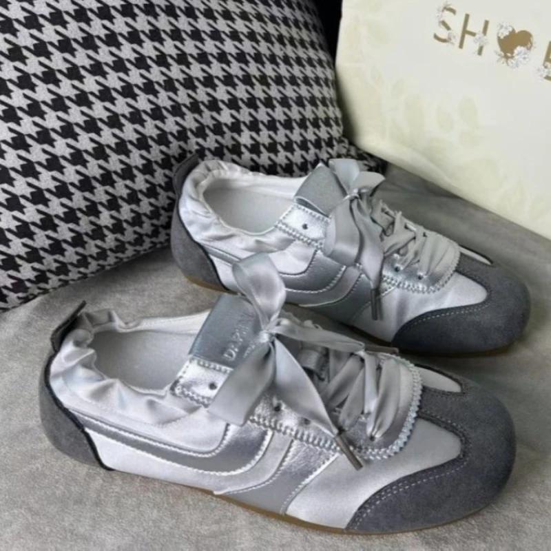 Classics Women's Vulcanize Shoes Outdoor Walking Low Heel Lace Up Sneakers Versatile Ladies Casual Shoes