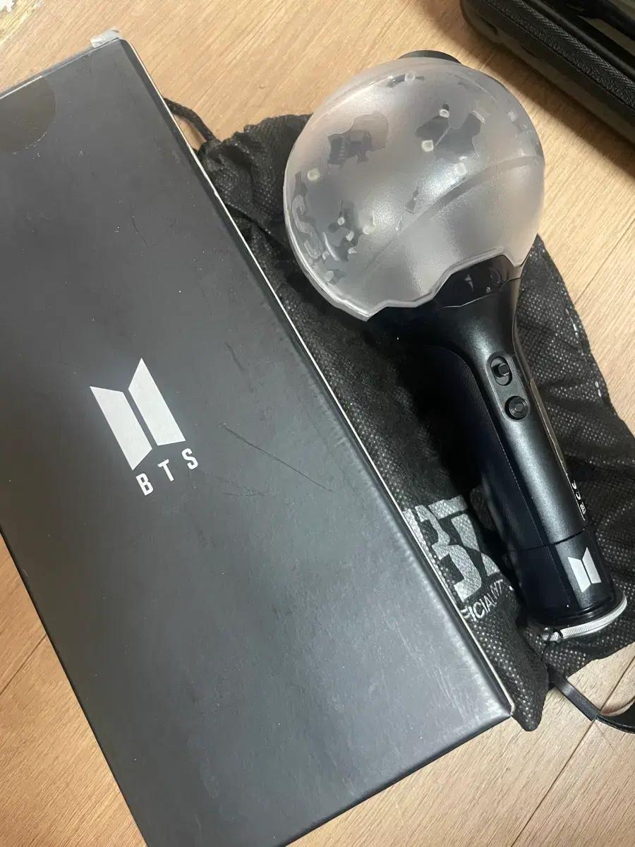 

Я продаю Амі Бальзам 3 від BTS Bangtan Boys. б/в