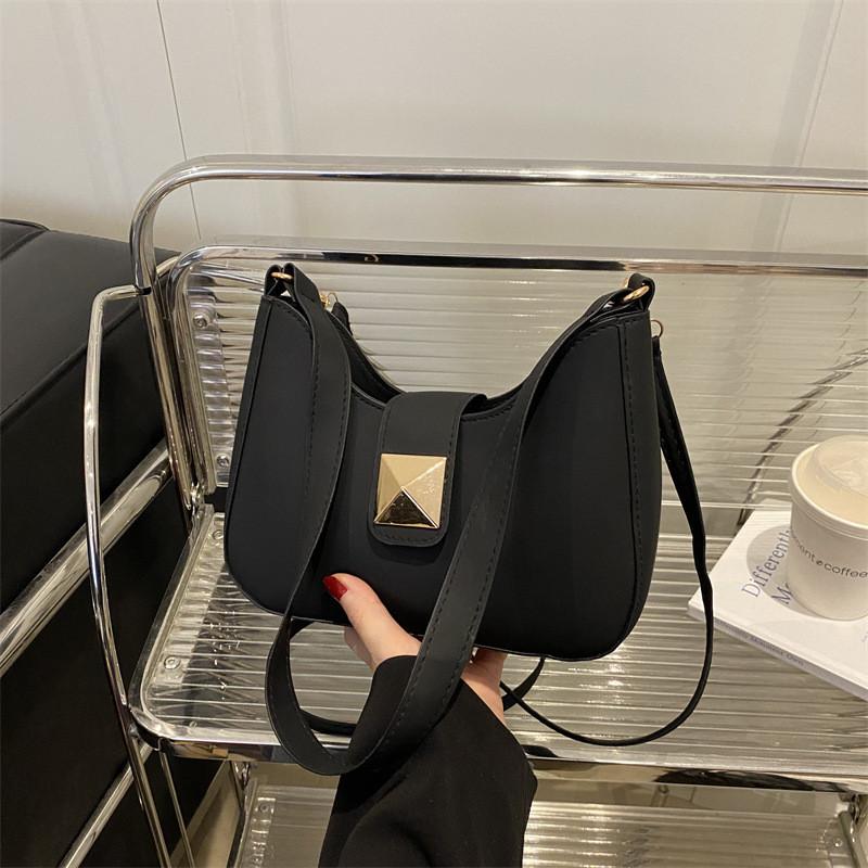 Simple Solid Color Gold Buckle Decoration Women Casual Shoulder Bag For Daily