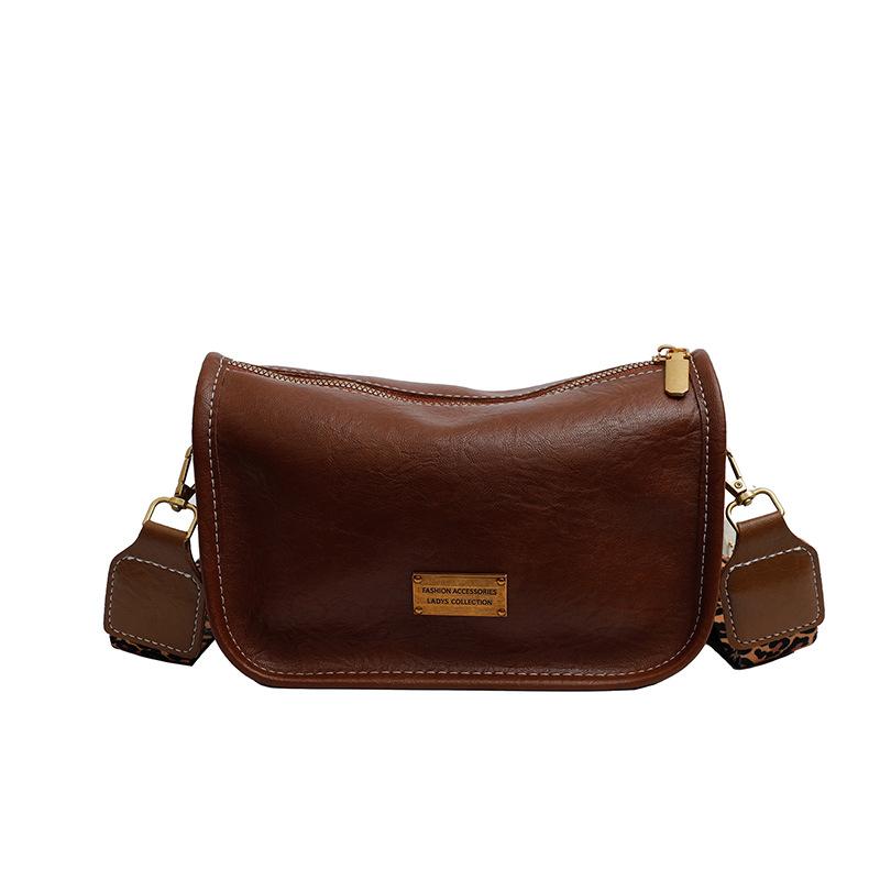 

Today s popular bags are versatile in autumn and winter, new niche broadband messenger bags, women s retro pillow bags. No pendant коричневый