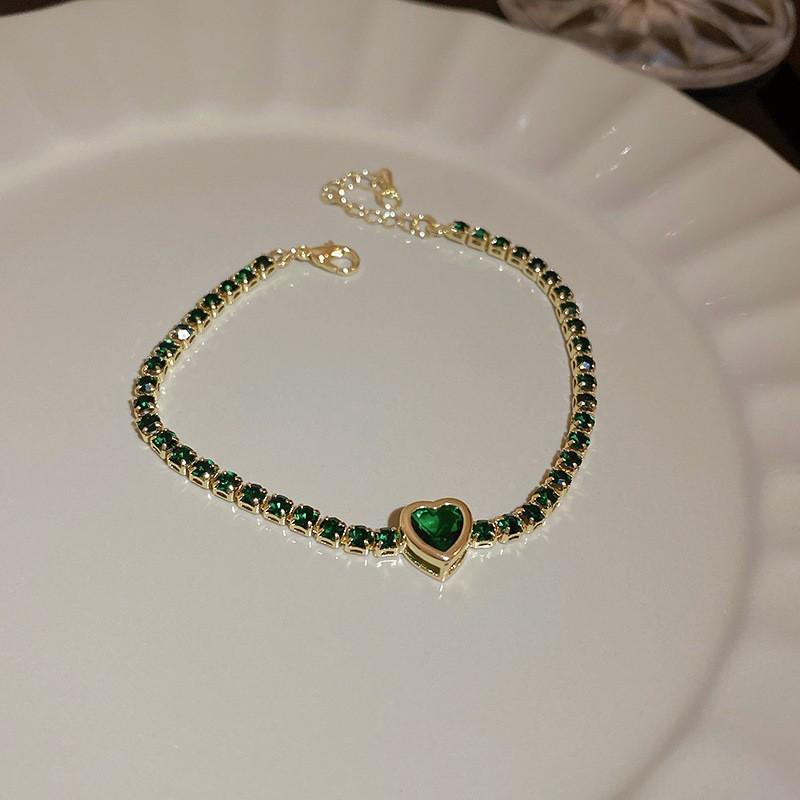 Gold-Plated Zircon Sun & Heart Bracelet: Stylish, Versatile, Elegant Light Luxury Jewelry for Women.