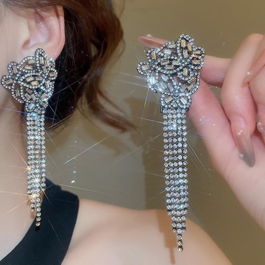 Luxury Spider Web Drop Tassel Earrings with Inlaid Diamonds