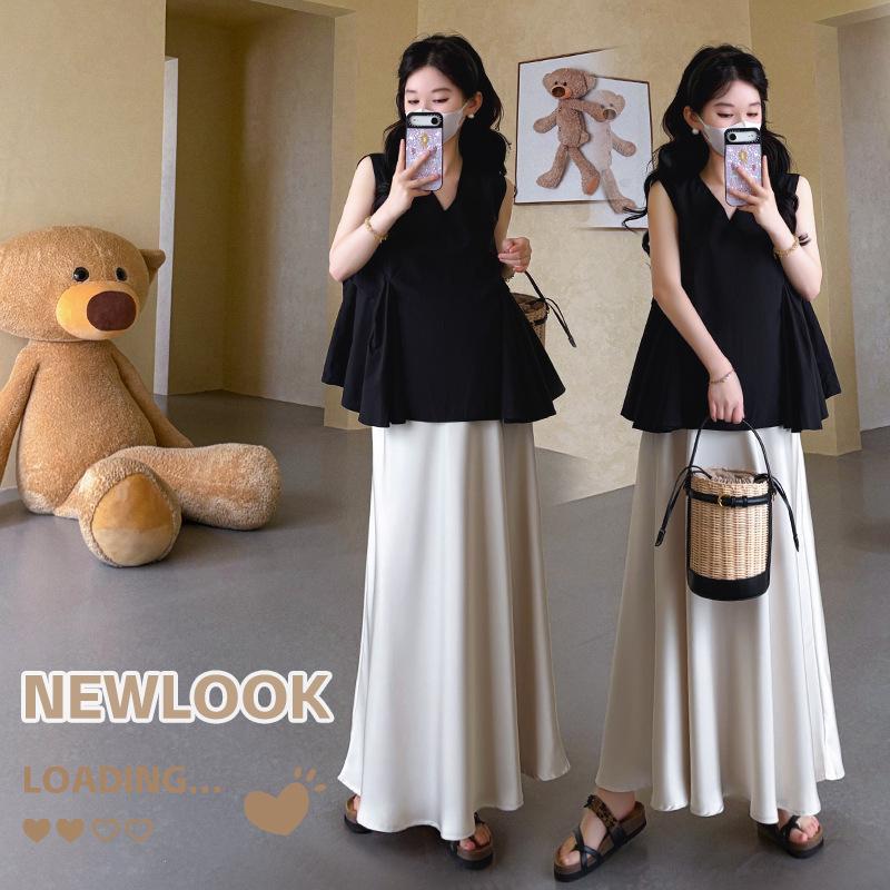 

Korean Maternity Summer Set: Sleeveless V-neck Tummy Covering Top & Flowy Wide-leg Skirt. L