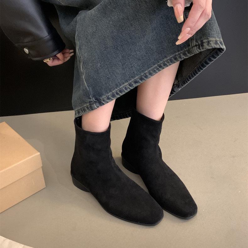 Damen Wildleder Stiefeletten: Klobiger Absatz, Eckige Zehenpartie, Retro-Stil (Herbst 2025)