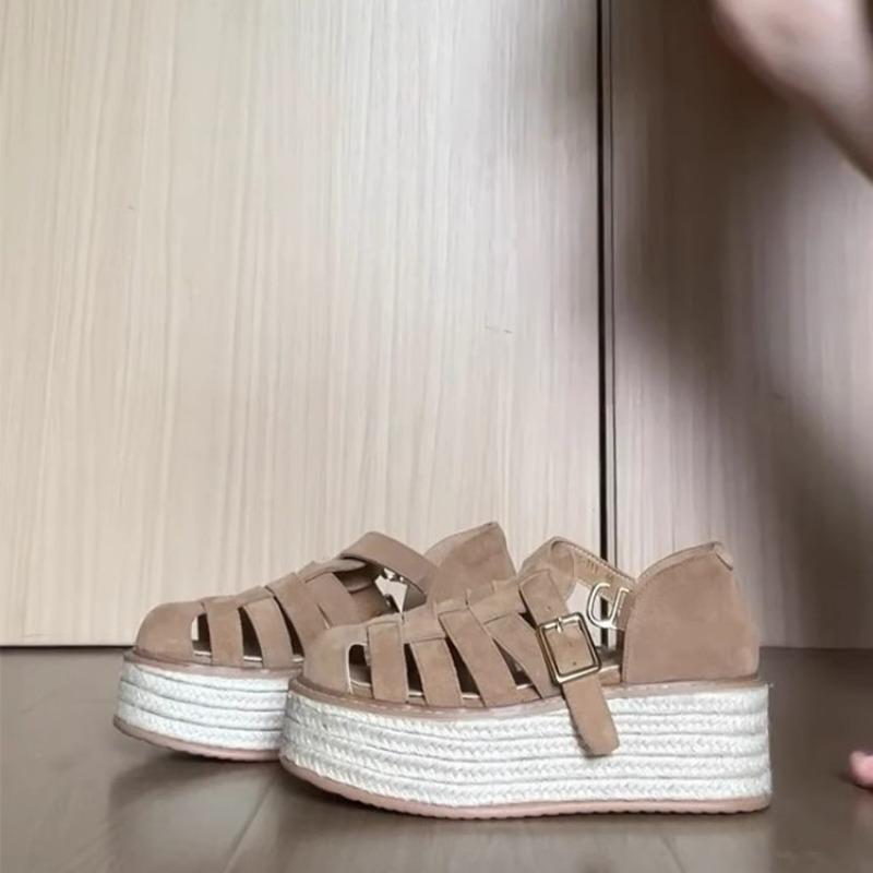 Französische Retro-Schuhe Römische Sandalen Damen Sommer-Mode vielseitig perforierte Schuhe Einriemen-Sandalen