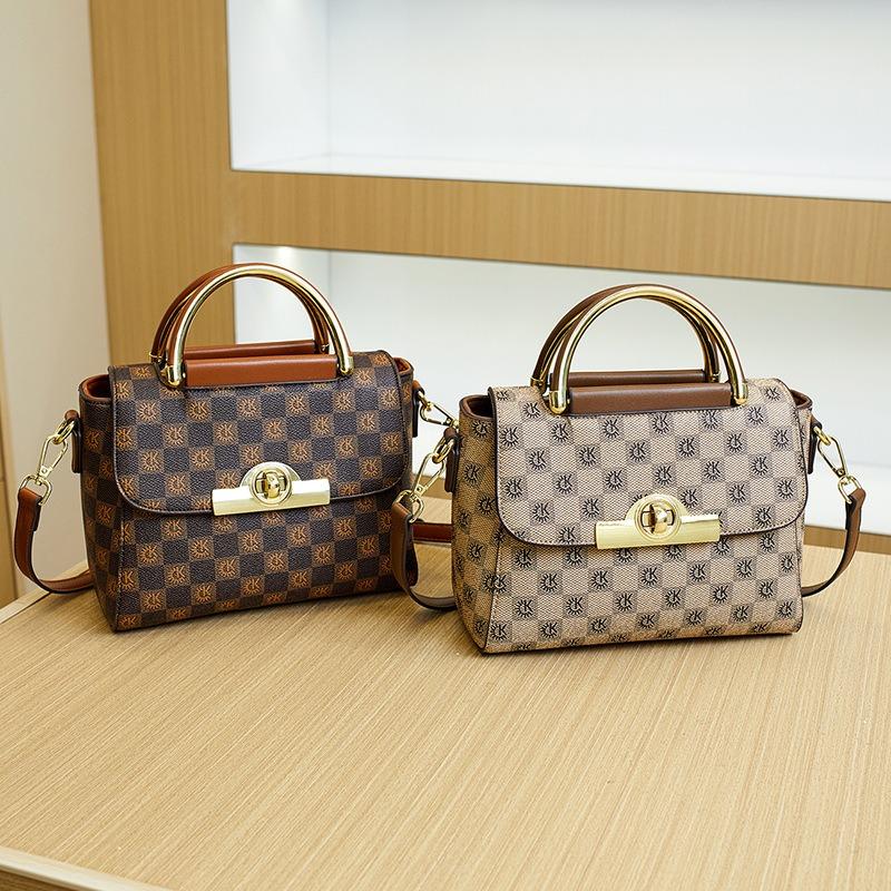 High-end printed messenger bag women's summer new niche design portable small square bag commuting large-capacity shoulder bag