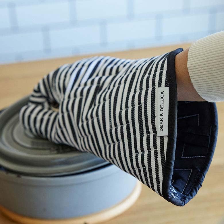 Mănușă de cuptor cu dungi DEAN & DELUCA