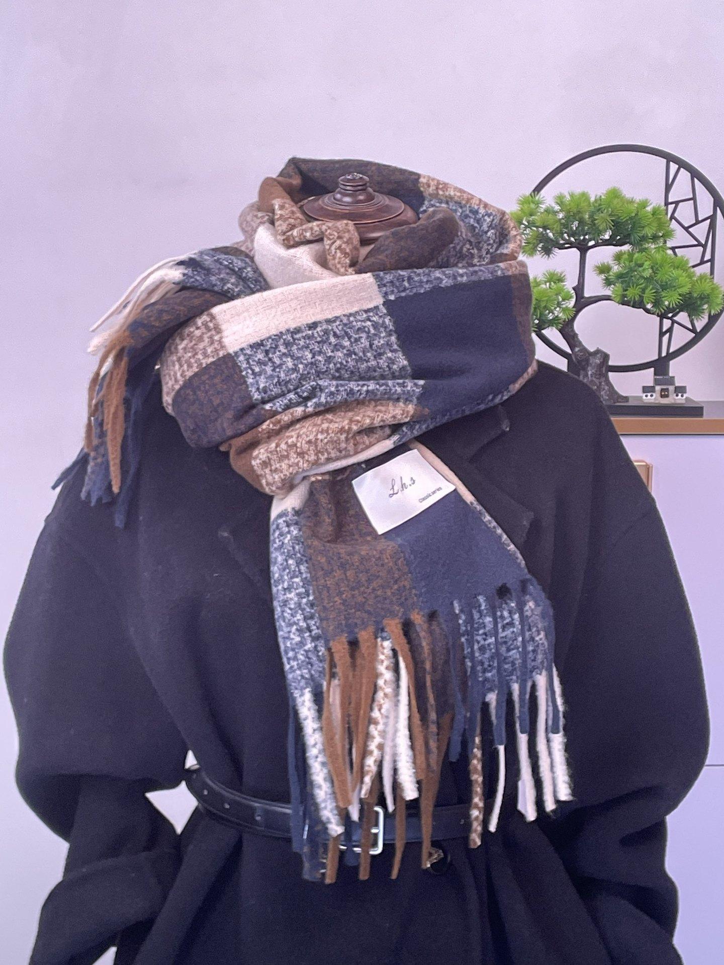 

Теплый шарф с кисточкой и универсальной атмосферой, шаль, шарф, пряжа, теплый шарф One Size тёмно-синий