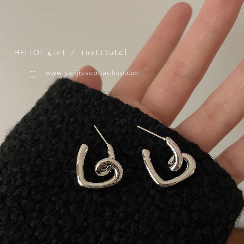 

Accessible Luxury Unique Heart Female Best Selling Small and Delicate Ear Stud Silver twisted Heart stud earrings-Silver Needle